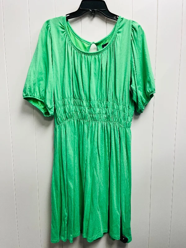 Dress Casual Short By Gap In Green, Size: Xl Crew Neckline Sporty