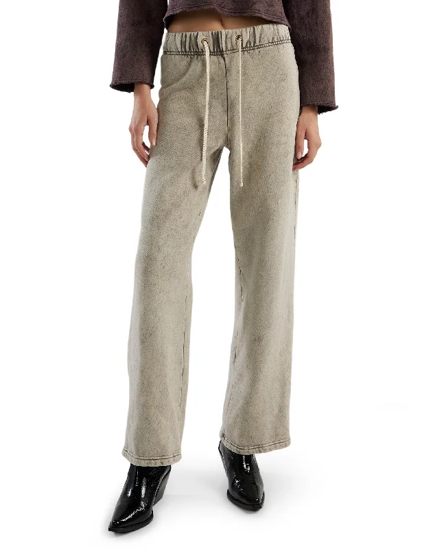 Eazy Pant Chic Slim Fit Pants